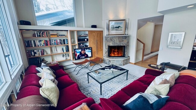 Photo - 302 Roaring Fork Dr