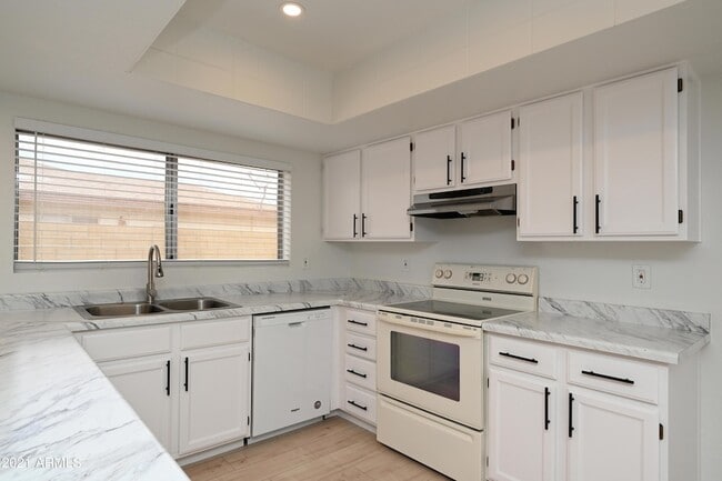 Photo - 7301 W Canterbury Dr
