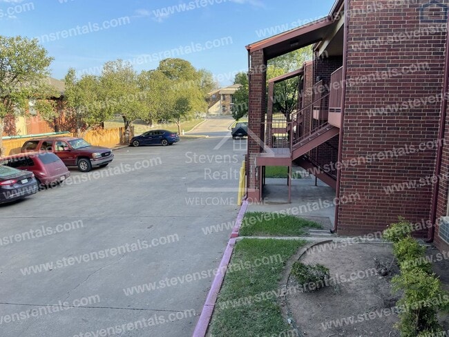 Photo - 1912 SW D Ave