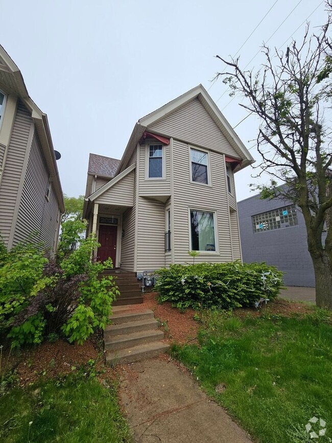 Building Photo - 2023 W Michigan St Rental