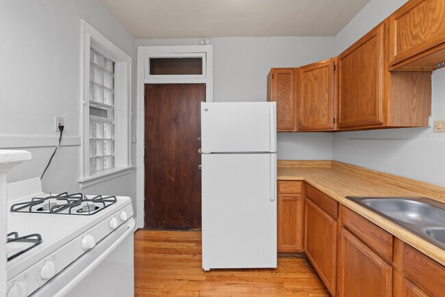 Photo - 4237 N Paulina St