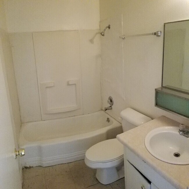 913 E Spence Ave Unit 2