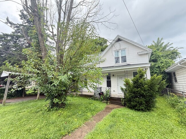Building Photo - Spacious 4-Bedroom Home Near Springfield's Newest Entertainment & Dining!