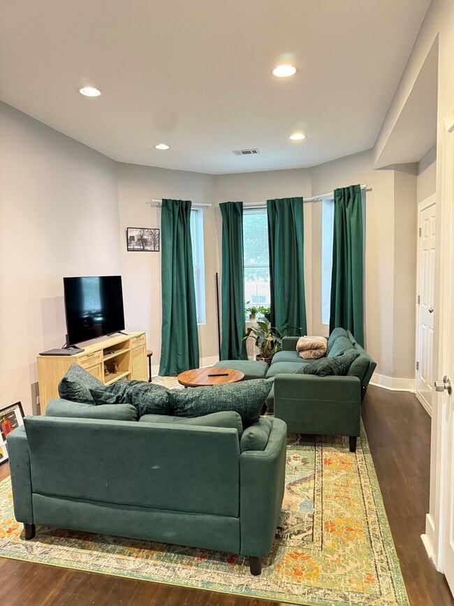 Photo - 1019 N Ridgeway Ave Unit 1