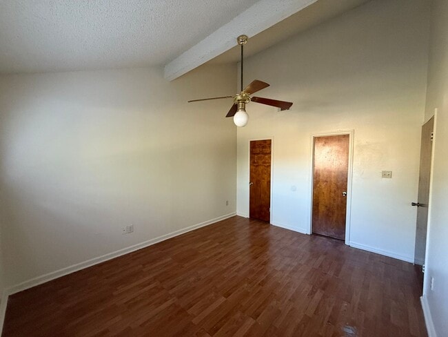 Building Photo - Beautiful and spacious townhome with cathe...