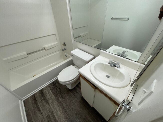 Photo - 1241 University Ct