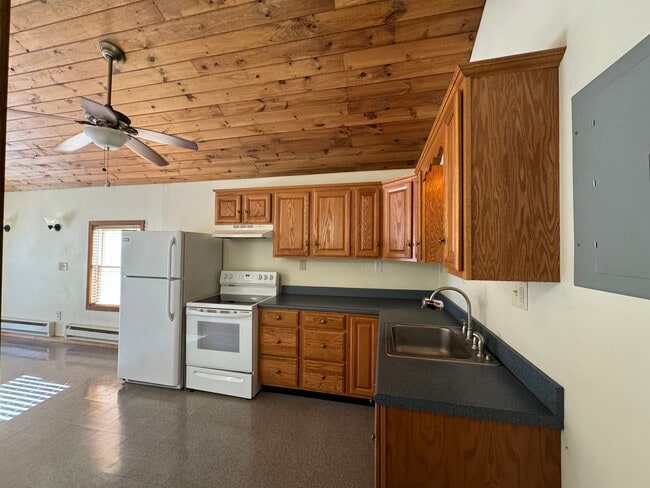 iglesias - 11R Lake Dr