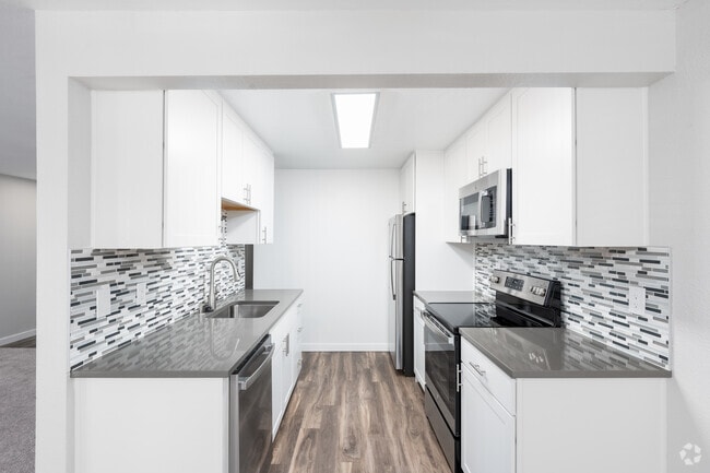 1BD, 1BA - 740SF