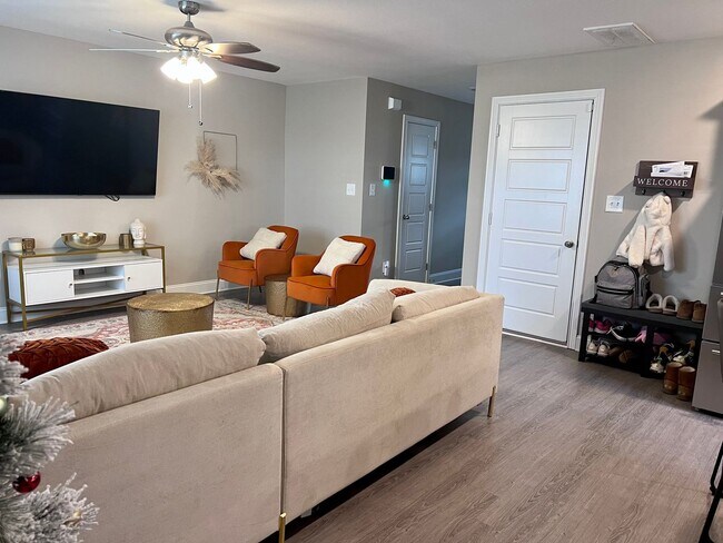 Photo - 605 Battery Ct