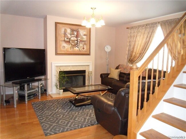 Photo - 6 Blackmoor Ct