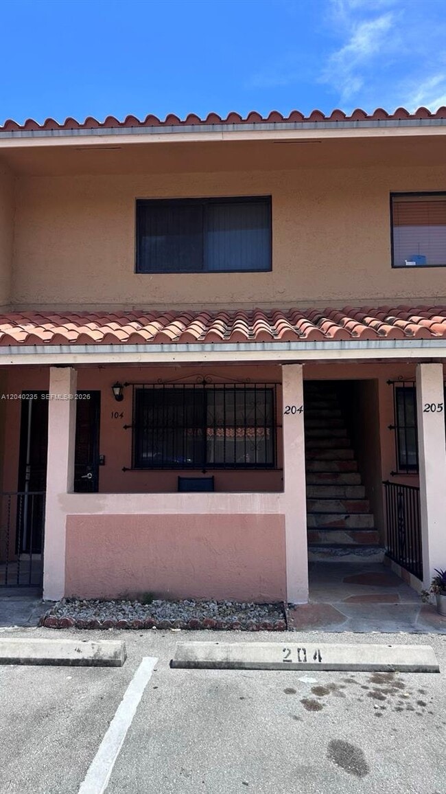 Building Photo - 2740 W 61st St Unit 204