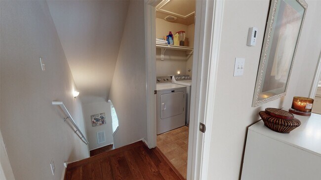 Photo - 1321 Paige St