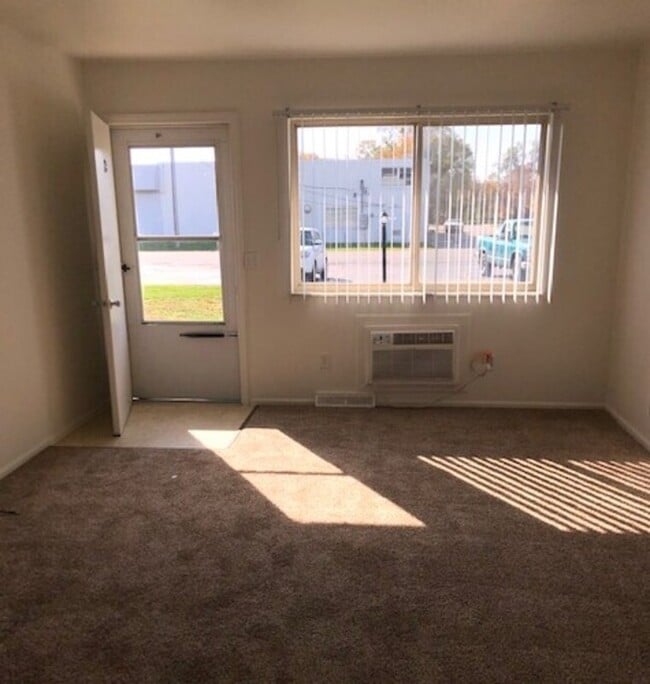 Building Photo - 5050 Northfield Dr Rental