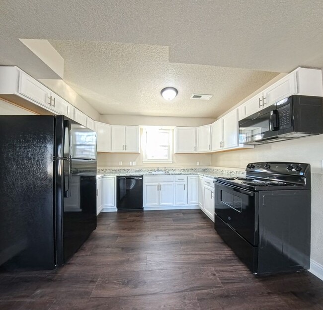 Photo - Newly updated 3 bedroom 1.5 bathroom-located in Adel