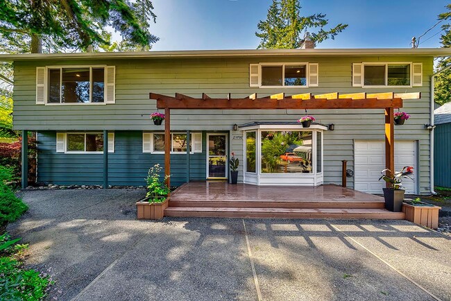 Building Photo - Edmonds 5 Bedroom 3.5 Bath Fully Fenced