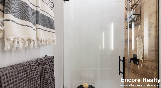 Photo - 144 Addison St Unidad 206S