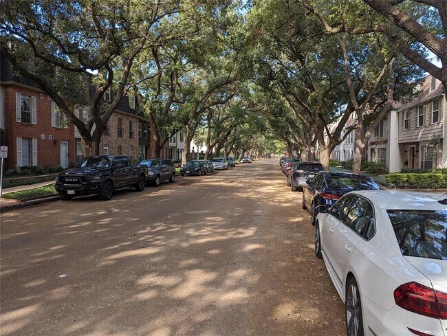 Photo - 355 N Post Oak Ln Unidad 638 Rental