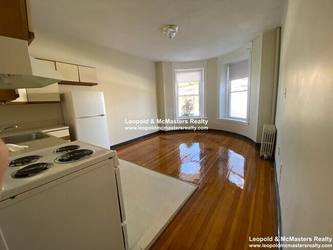 Building Photo - 1114 Commonwealth Ave Unit 2 Rental