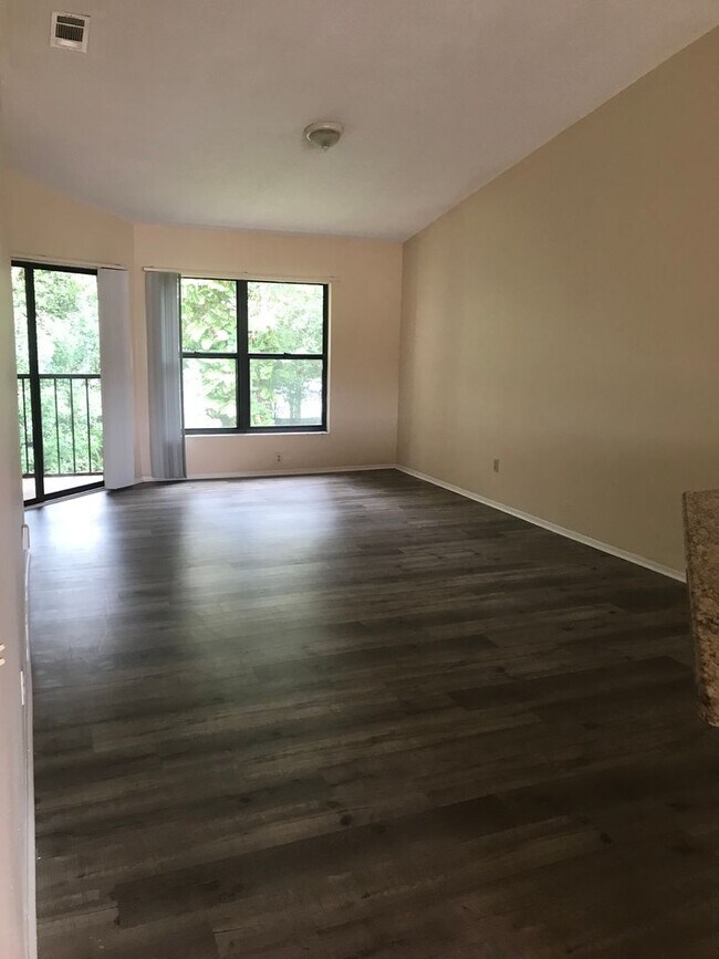 Photo - 7523SBD(100) Unit 7523