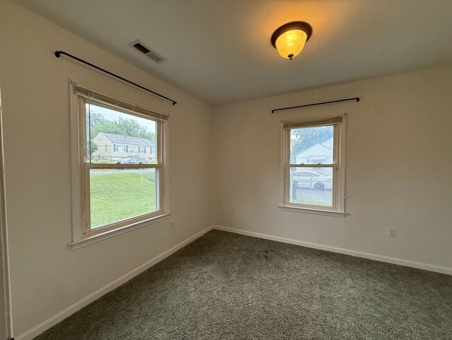 Photo - 5103 Woodlawn Rd NW