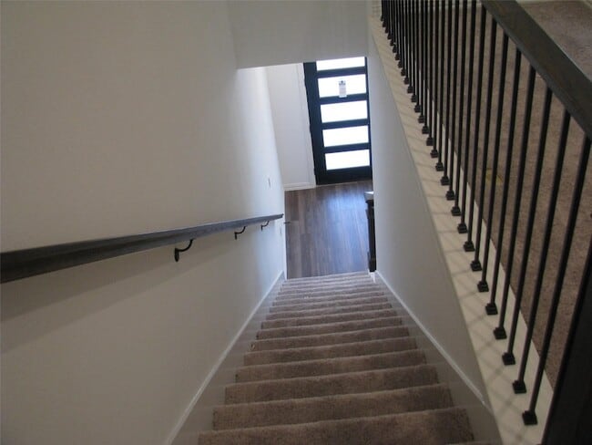 Photo - 7573 Laburnam Rd