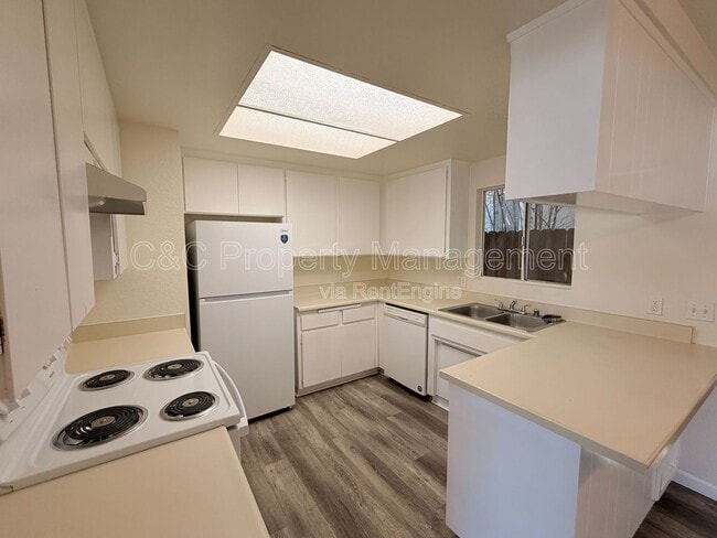 Photo - 219 Plymouth Dr Unidad A