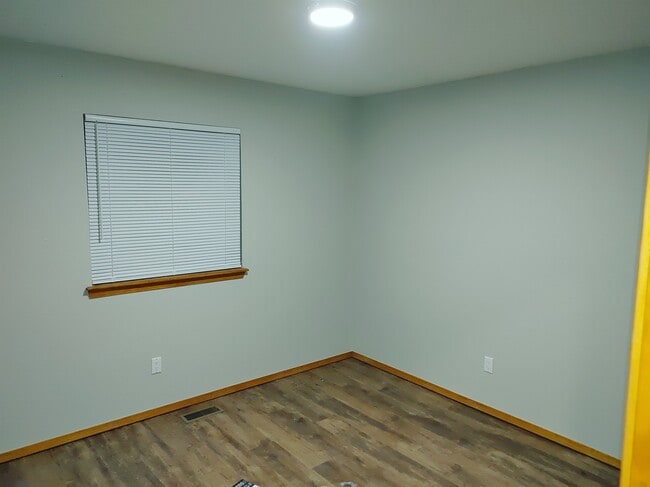 Photo - 732 Waterview Rd