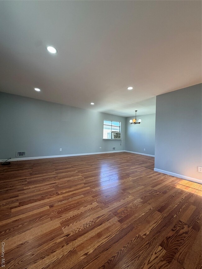 Building Photo - 153-16 110th Rd Unit 2