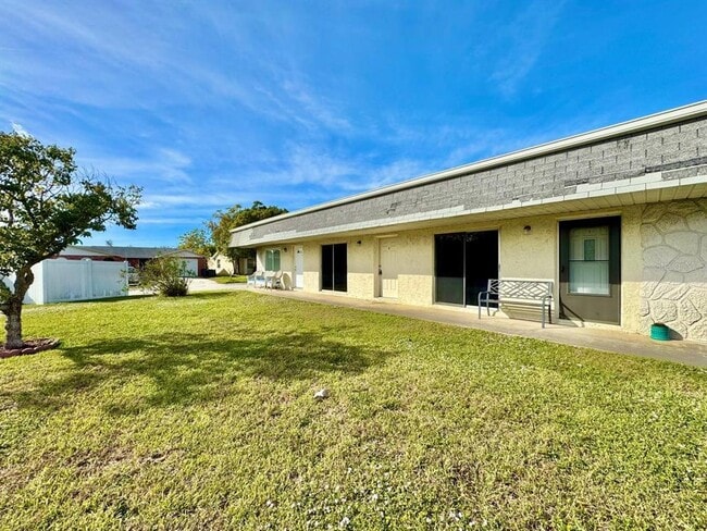 Building Photo - 9805 Hidden Ln Unit 2