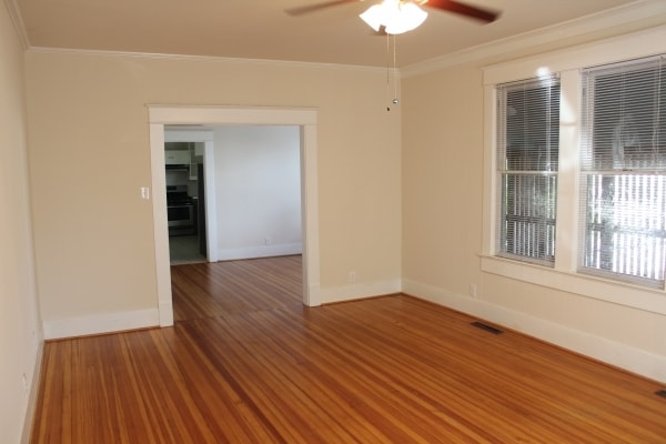 Photo - 909 W 30th St