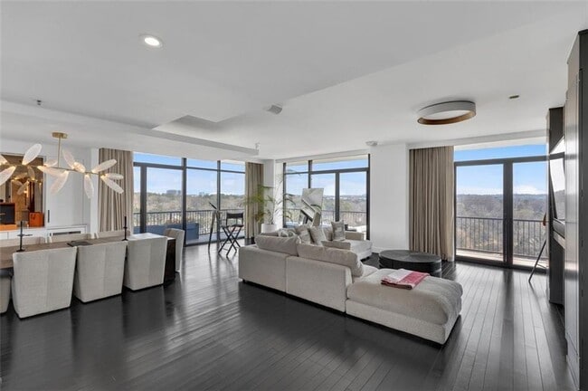 Building Photo - 2233 Peachtree Rd NE Unit 801