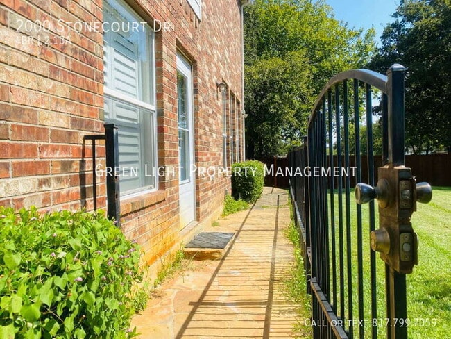Photo - 2000 Stonecourt Dr