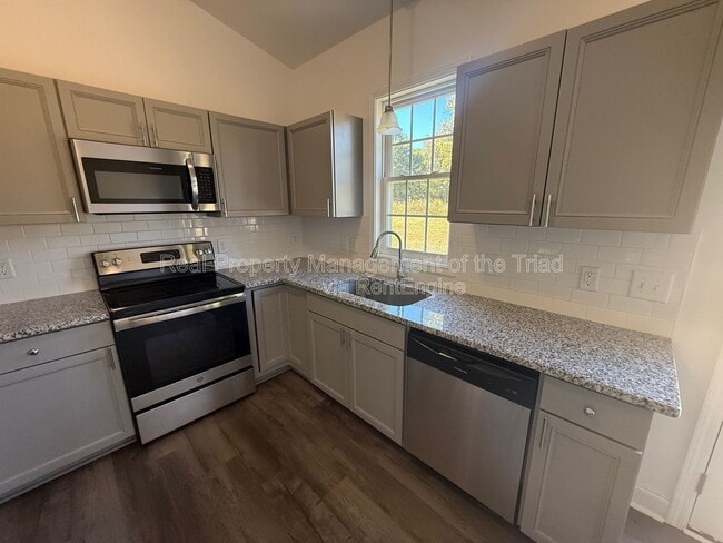 Photo - 3773 Hinshaw Country Rd