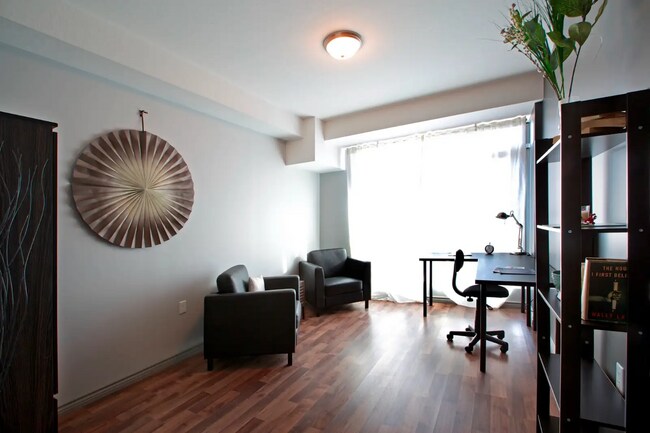 Photo - 275 Larch St