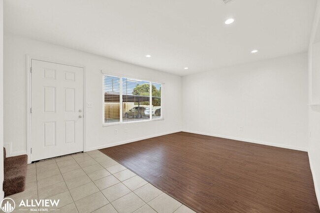 Photo - 980 E Mission Ave Unit 20