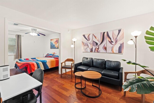Photo - 1110 W 22nd St Unit 2