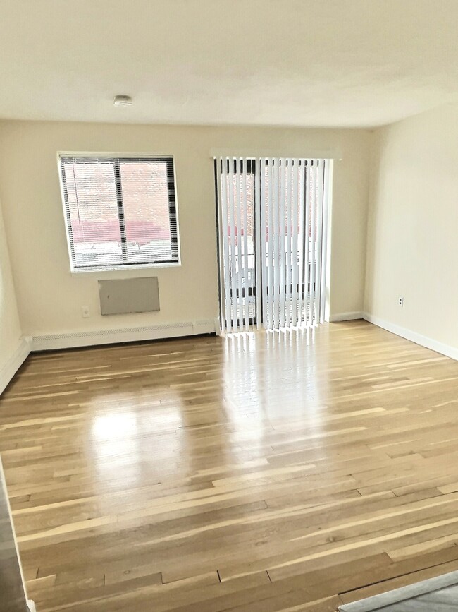 Photo - 1039 Commonwealth Ave