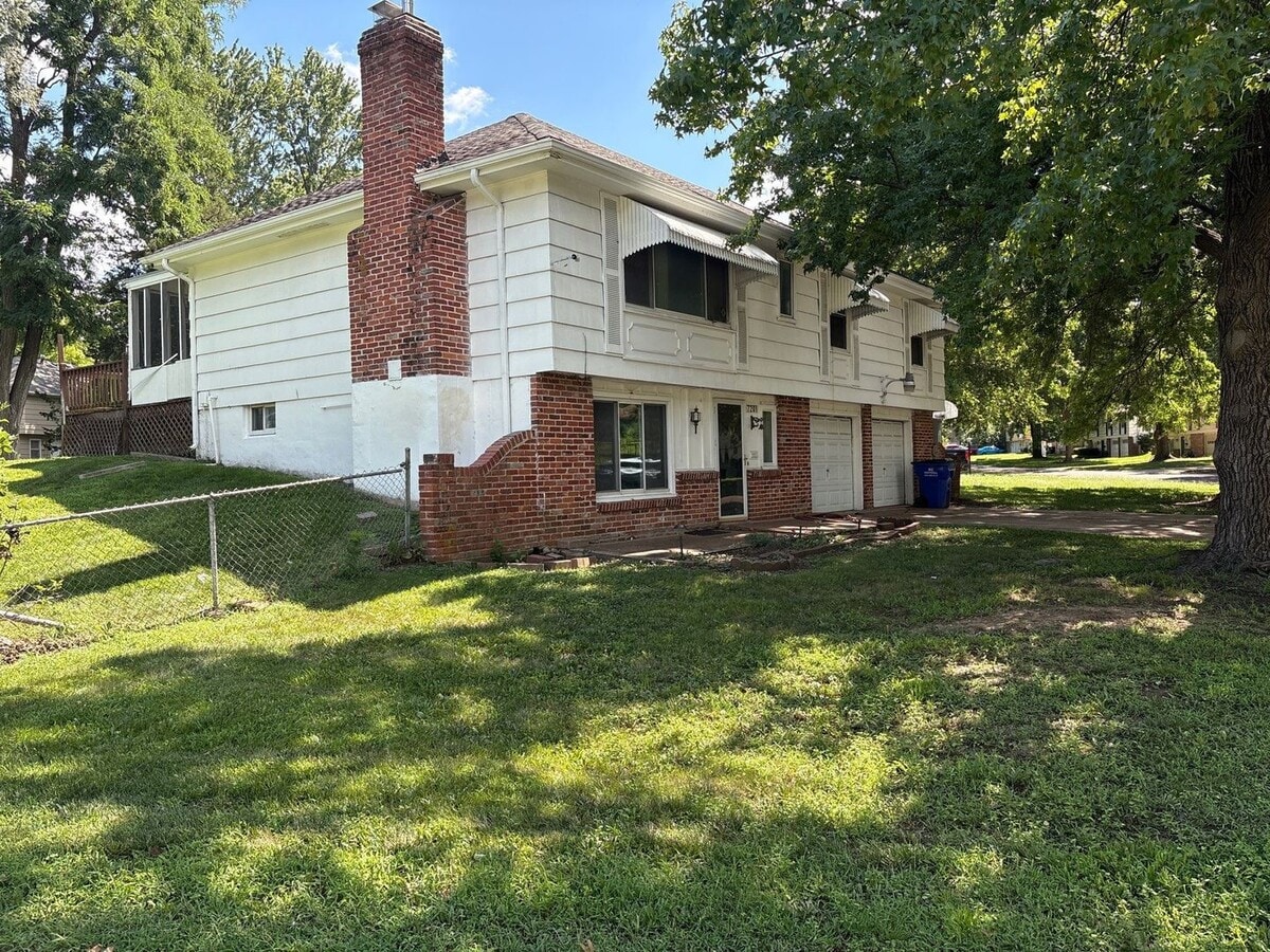 Photo - COMING SOON!! Raytown  Large SF House