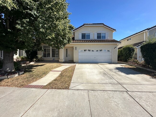 Building Photo - Beautiful 4 Bedroom, 2.5 Bath Tracy Home