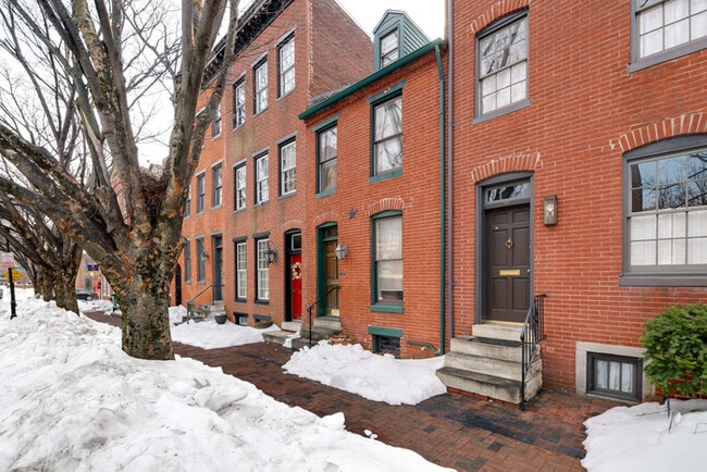 Photo - 3 Bedroom with Fenced in rear yard