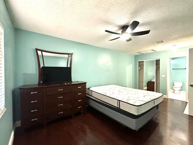 Photo - 106 Coralwood Cir