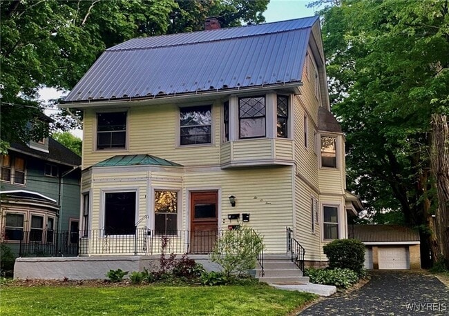 Building Photo - 204 Union St