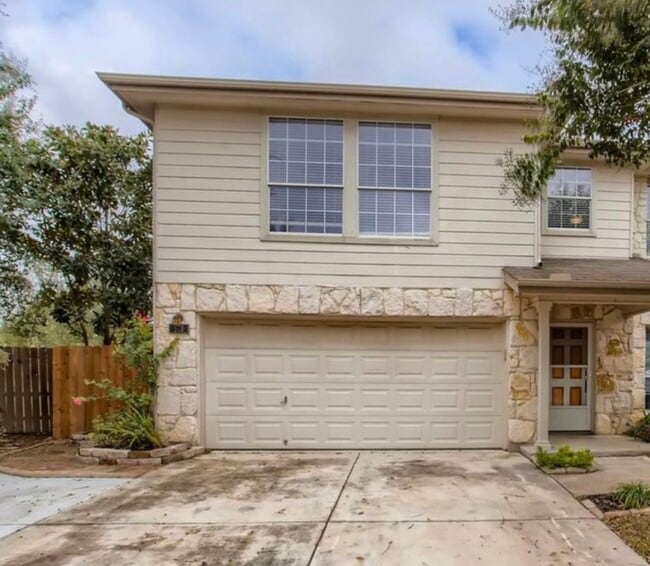 Photo - 518 Pecos Cir House