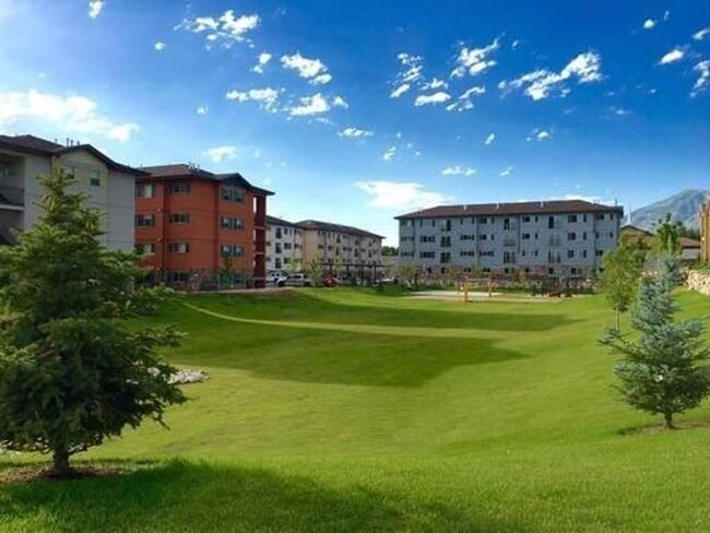 Building Photo - CUTE 2 BED 1 BATH OREM CONDO FOR RENT Unit 401