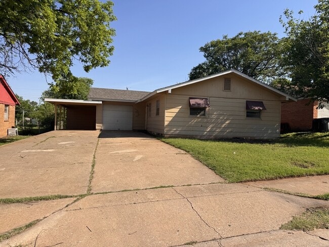 Photo - 1520 Roanoke Dr