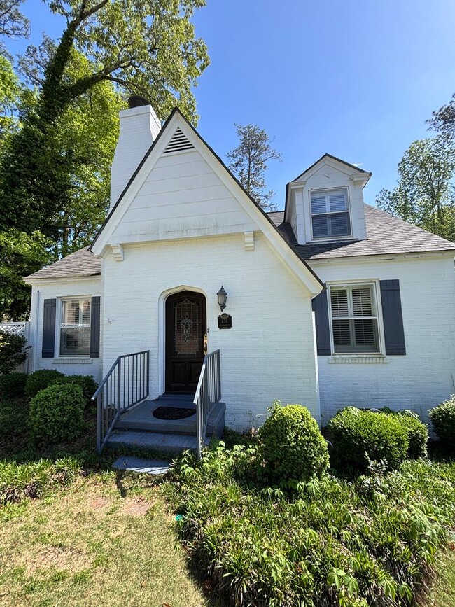 Building Photo - 2 bed 2 bath home in Historic District