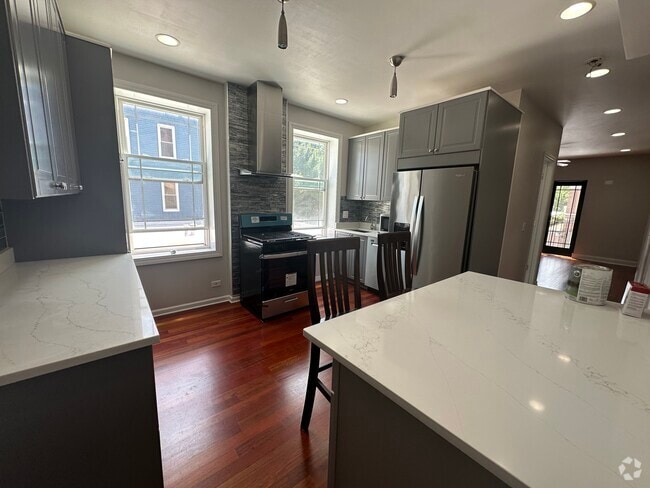 Building Photo - 2216 W Belmont Ave Rental
