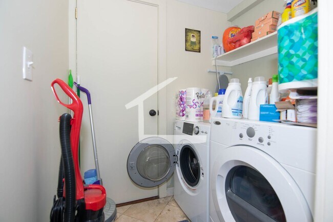 Photo - 9/1 No Fee! Two level 5BR/2BA near Brigham Circle, Longwood, Northeastern!