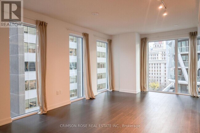 Photo - 238 Simcoe St Unit 904
