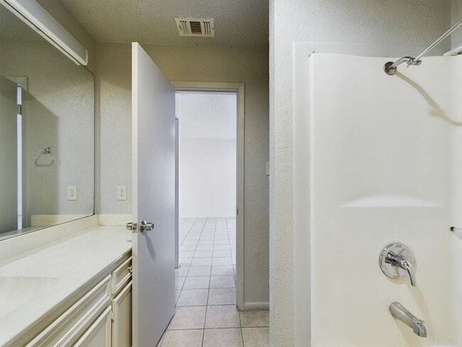 Photo - 901 Mayfield Dr Unit 909 Mayfield Drive  B